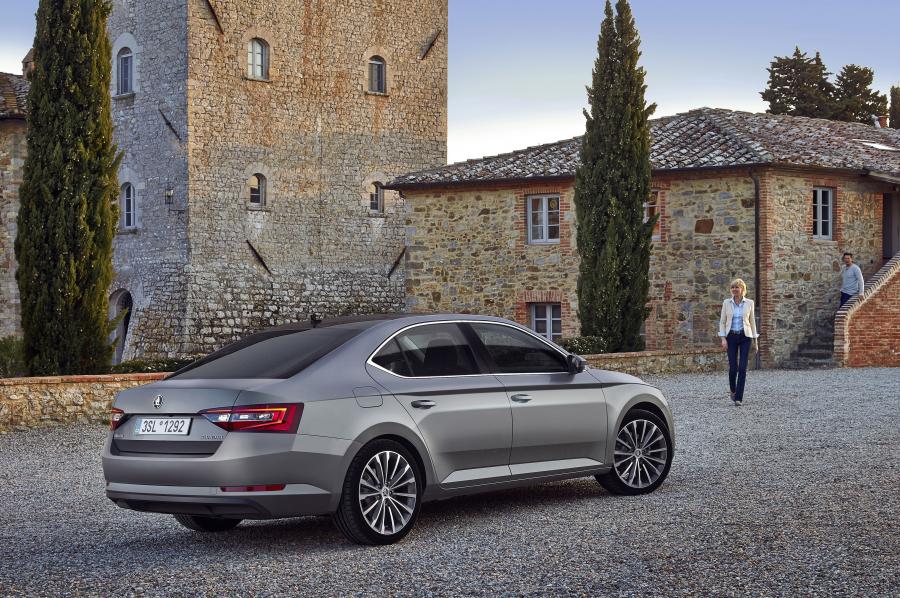  Skoda Superb 2015 года  (фото 12 из 27)